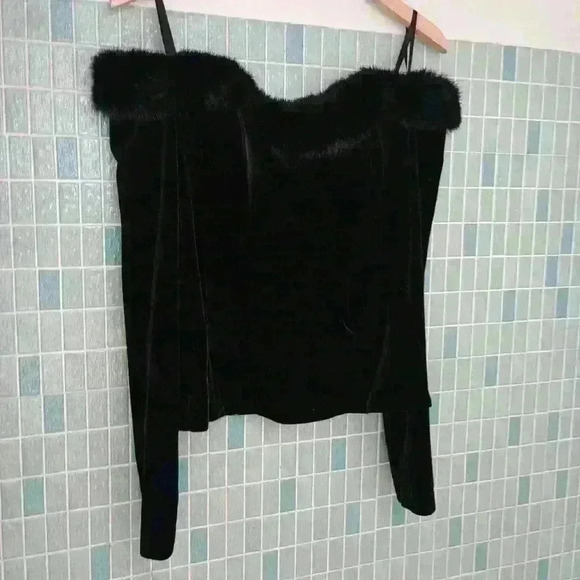 dressbarn collection Faux Fur Neckline Off Shoulder Black Velvet Long Sleeve Top - Picture 3 of 16